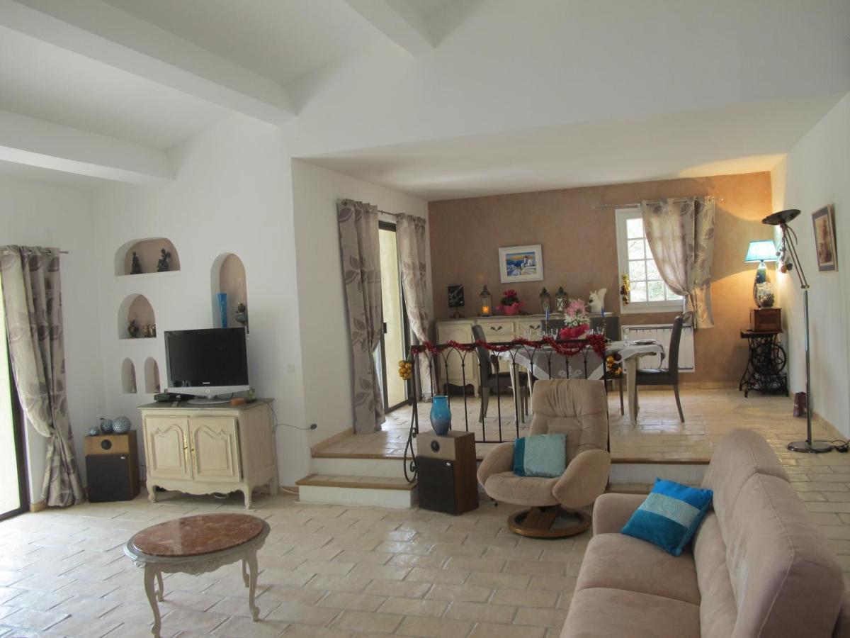 L'Oustau De Bigatie Bed & Breakfast Lambesc Dış mekan fotoğraf