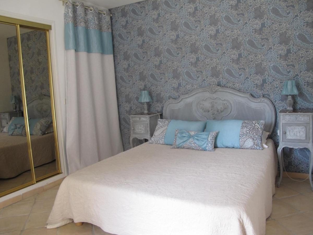 L'Oustau De Bigatie Bed & Breakfast Lambesc Dış mekan fotoğraf