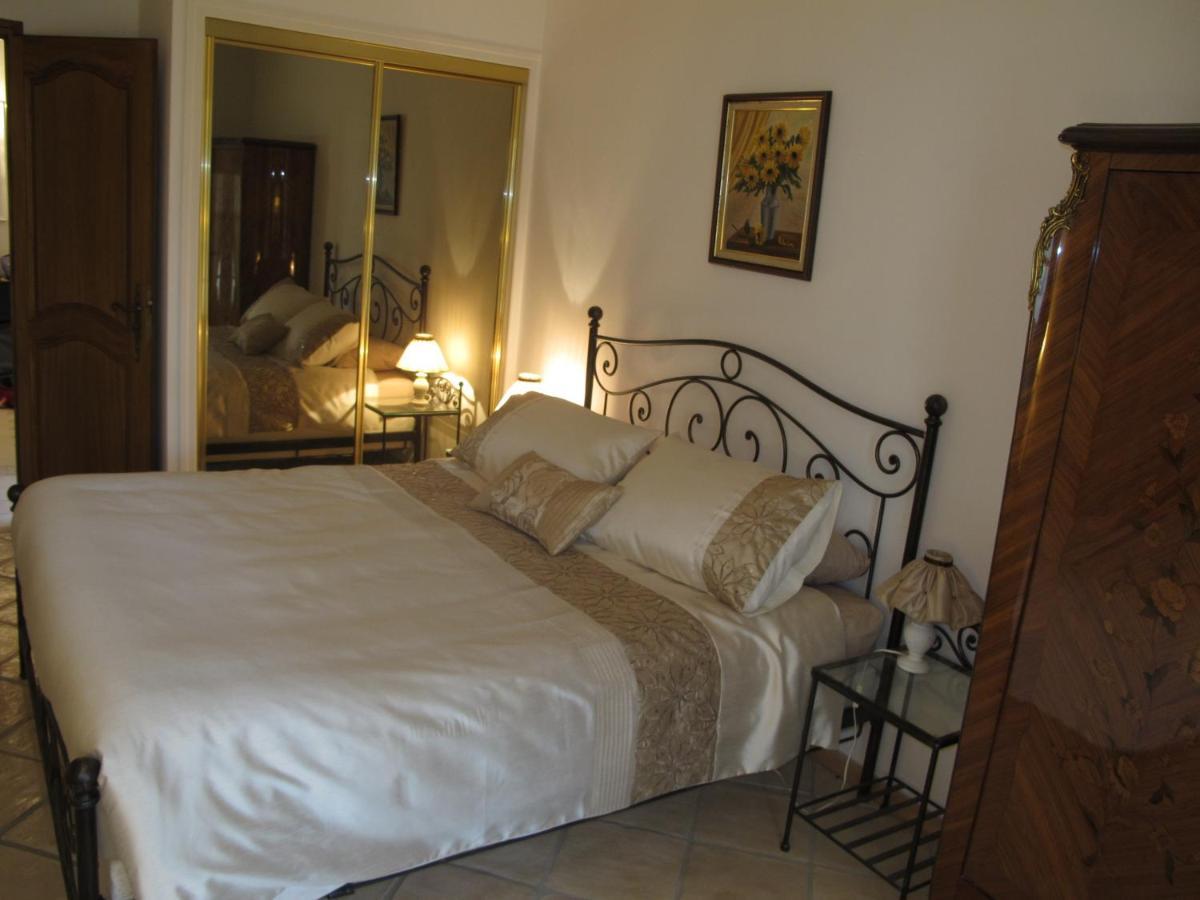 L'Oustau De Bigatie Bed & Breakfast Lambesc Dış mekan fotoğraf
